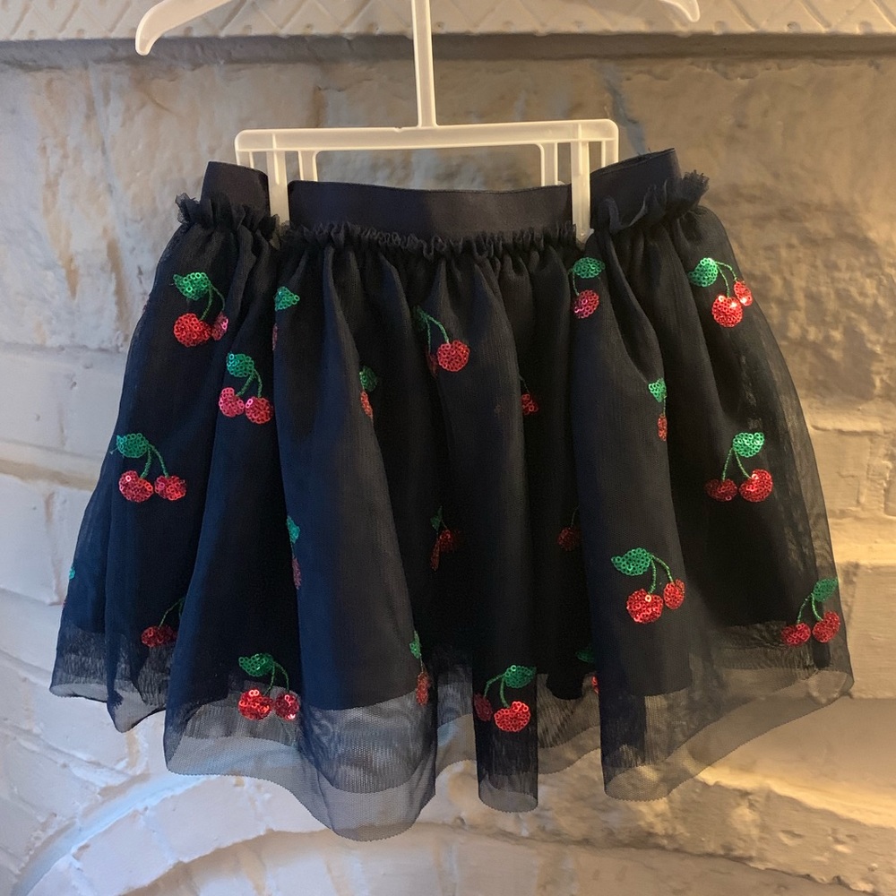 Brand new H&M skirt for girls size 1-2 Years